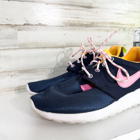 Nike Shoes Youth Size 5.5 Roshe Run Midnight Navy Pink Glow Running Sneakers - Picture 2 of 7